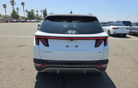 More photos of 2022 Hyundai Tucson Limited at Cassill Motors, IA