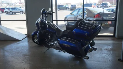 More photos of 2011 HARLEY-DAVIDSON FLHTCU Ultra Classic at Cassill Motors, IA