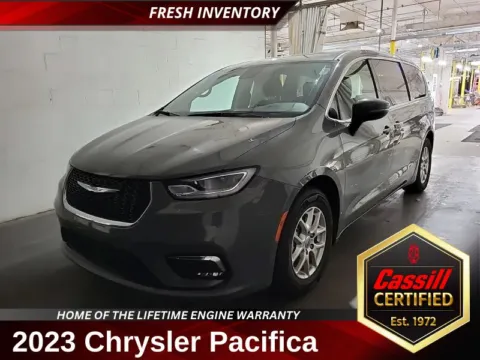 Gray 2023 Chrysler Pacifica Touring L for sale in Cedar Rapids, IA