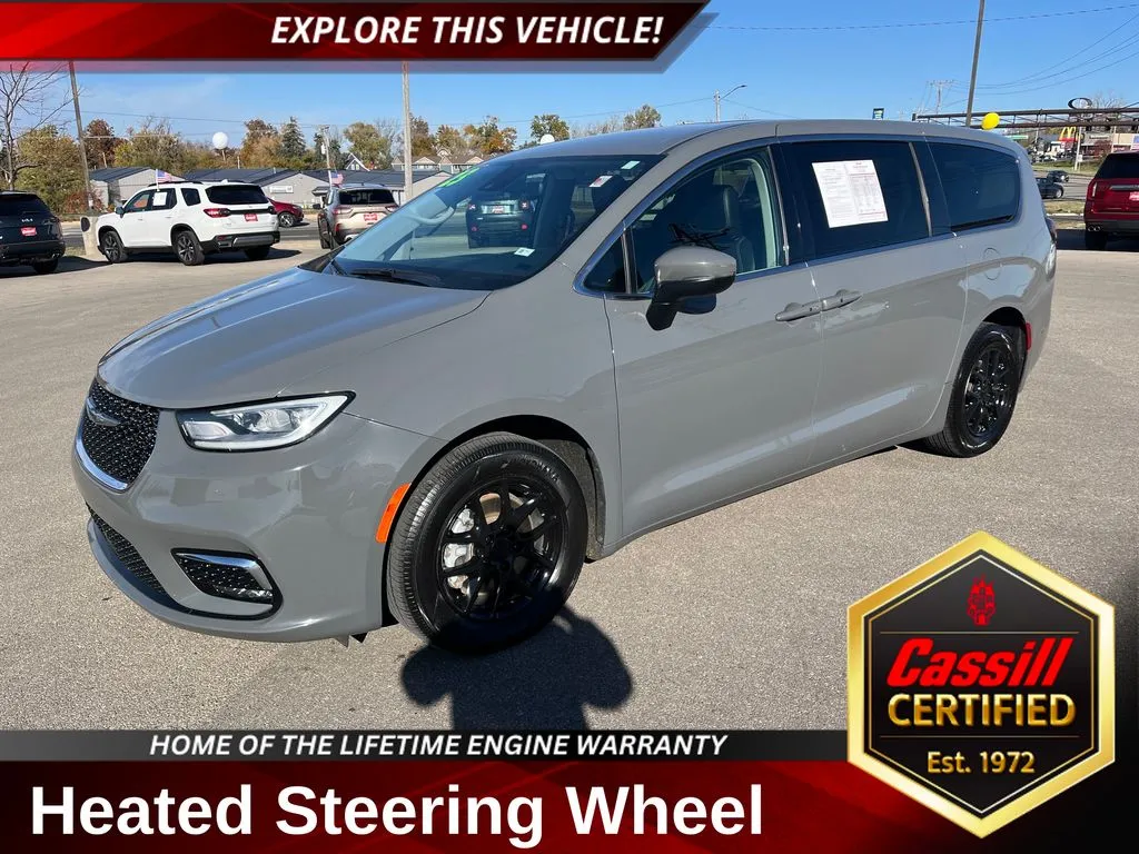 2023 Chrysler Pacifica Touring L for sale in Cedar Rapids, IA