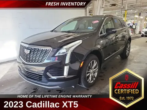 Black 2023 Cadillac XT5 Premium Luxury for sale in Cedar Rapids, IA