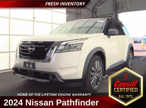 White 2024 Nissan Pathfinder SL for sale in Cedar Rapids, IA