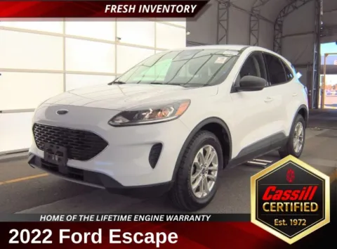 White 2022 Ford Escape SE for sale in Cedar Rapids, IA