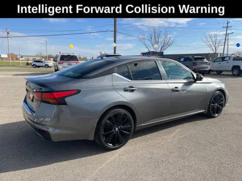 More photos of 2022 Nissan Altima 2.5 SR at Cassill Motors, IA