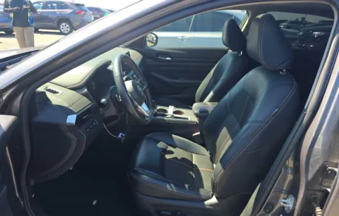 More photos of 2022 Nissan Altima 2.5 SR at Cassill Motors, IA