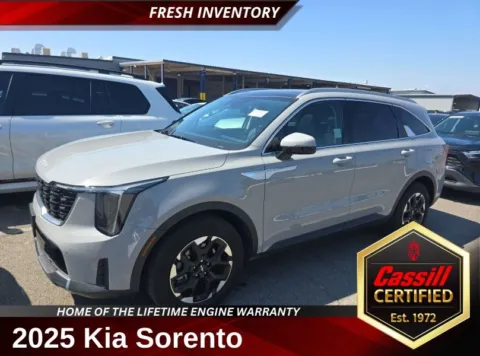 Gray 2025 Kia Sorento S for sale in Cedar Rapids, IA