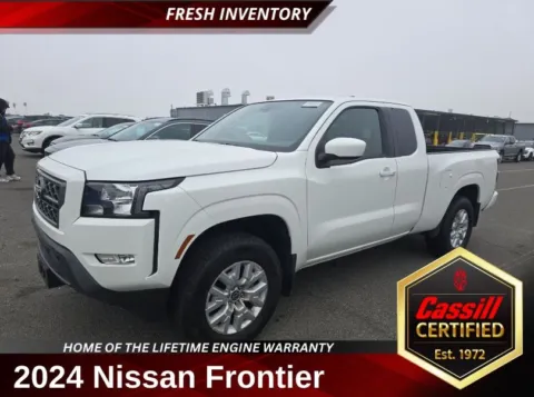 White 2024 Nissan Frontier SV for sale in Cedar Rapids, IA