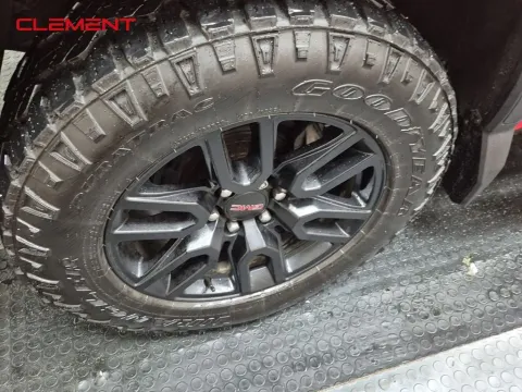 More photos of 2020 GMC Sierra 1500 Elevation at Clement Supercenter, MO