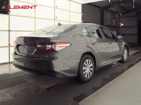 More photos of 2020 Toyota Camry Hybrid LE at Clement Supercenter, MO
