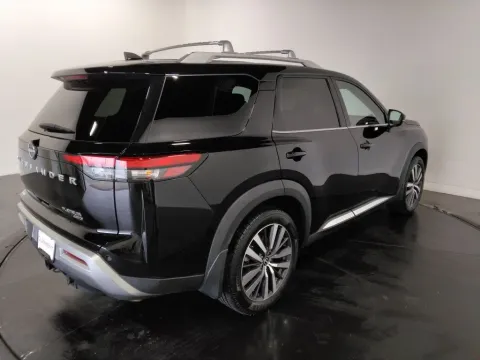 More photos of 2022 Nissan Pathfinder Platinum at Clement Supercenter, MO
