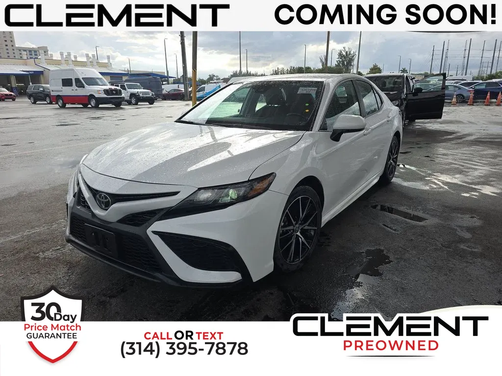 2024 Toyota Camry SE's photo