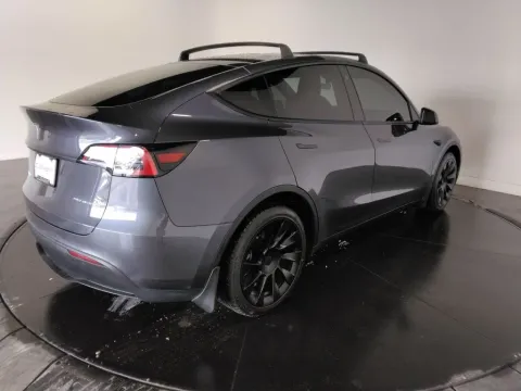 More photos of 2021 Tesla Model Y Long Range at Clement Supercenter, MO