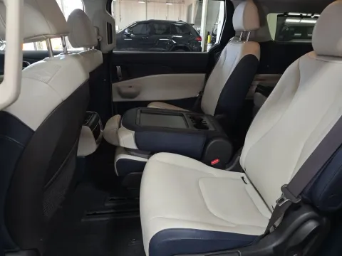 More photos of 2025 Kia Carnival Hybrid EX at Clement Supercenter, MO