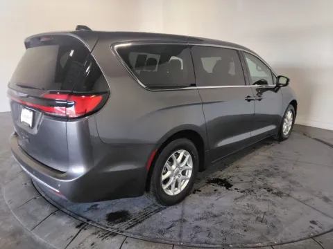 More photos of 2023 Chrysler Pacifica Touring L at Clement Supercenter, MO