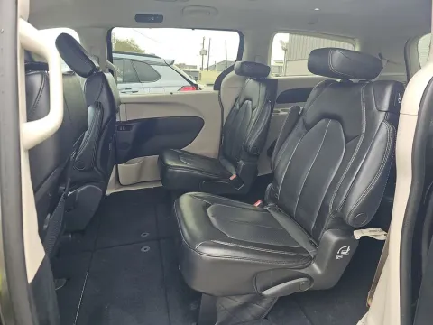 More photos of 2023 Chrysler Pacifica Touring L at Clement Supercenter, MO