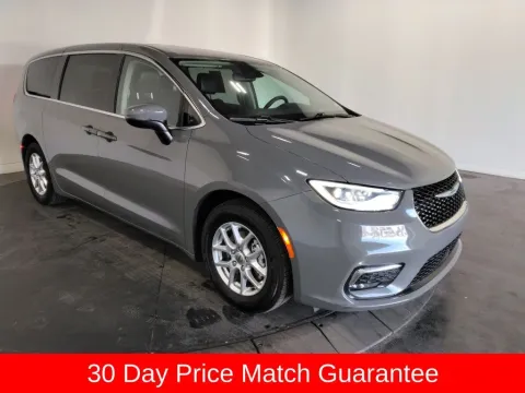 More photos of 2023 Chrysler Pacifica Touring L at Clement Supercenter, MO