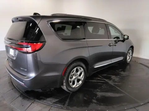 More photos of 2023 Chrysler Pacifica Limited at Clement Supercenter, MO