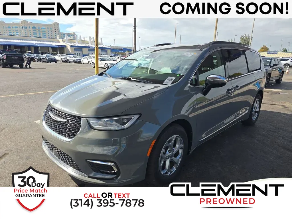 2023 Chrysler Pacifica Limited's photo