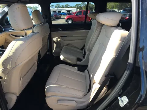 More photos of 2024 Jeep Grand Cherokee L Limited at Clement Supercenter, MO