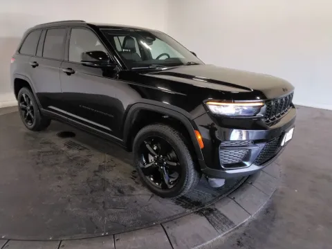More photos of 2023 Jeep Grand Cherokee Altitude X at Clement Supercenter, MO