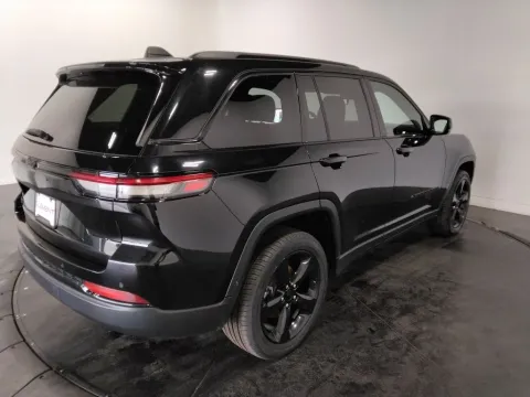 More photos of 2023 Jeep Grand Cherokee Altitude X at Clement Supercenter, MO