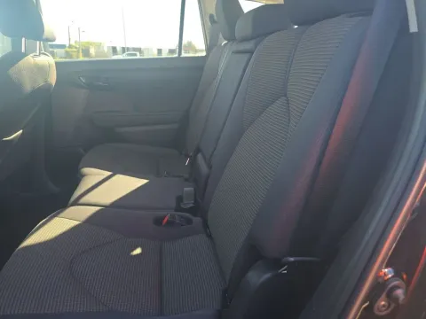 More photos of 2024 Toyota Highlander LE at Clement Supercenter, MO