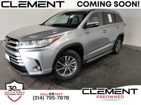 Silver 2017 Toyota Highlander SE for sale in St. Charles, MO