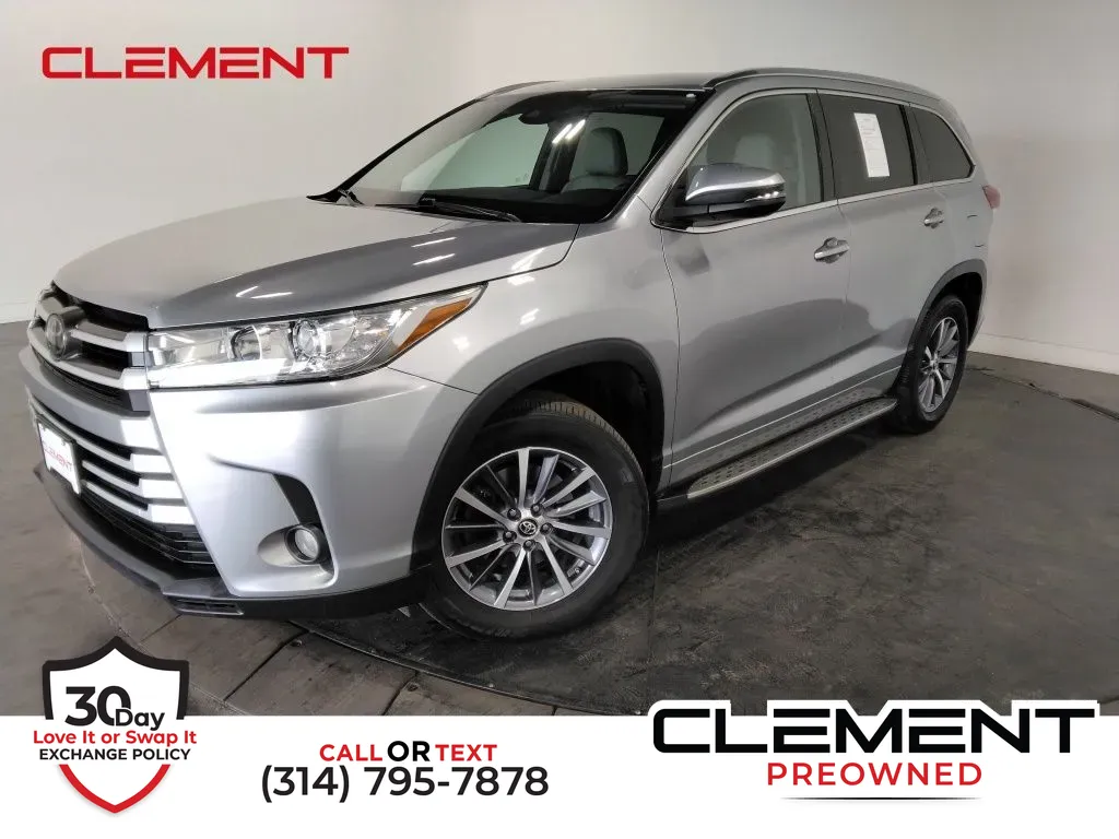 Silver 2017 Toyota Highlander SE for sale in St. Charles, MO