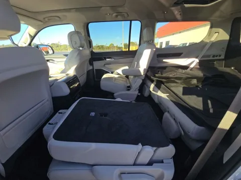 More photos of 2023 Jeep Wagoneer Series II at Clement Supercenter, MO