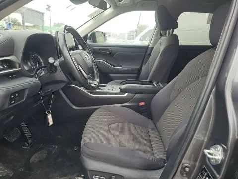 Another view of 2024 Toyota Highlander LE for sale in St. Charles, MO at Clement Supercenter