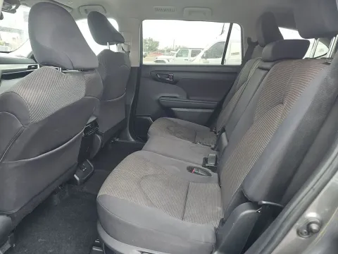 More photos of 2024 Toyota Highlander LE at Clement Supercenter, MO