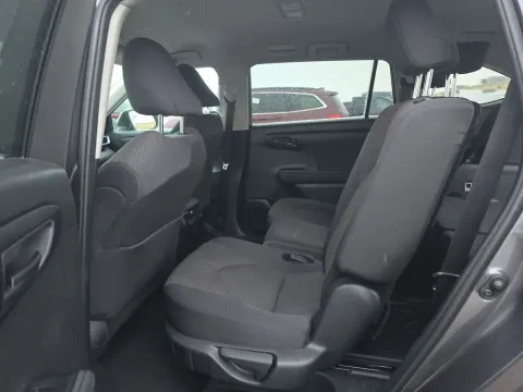 More photos of 2024 Toyota Highlander LE at Clement Supercenter, MO