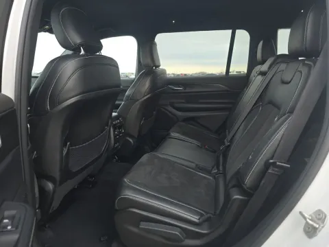 More photos of 2024 Jeep Grand Cherokee L Altitude at Clement Supercenter, MO