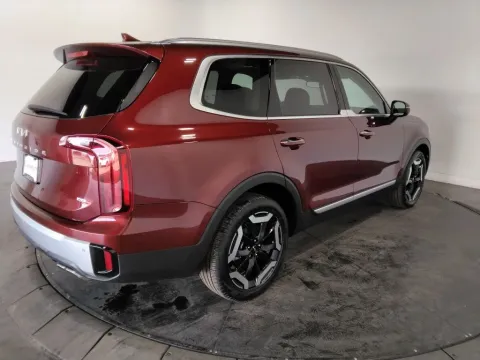 More photos of 2024 Kia Telluride S at Clement Supercenter, MO