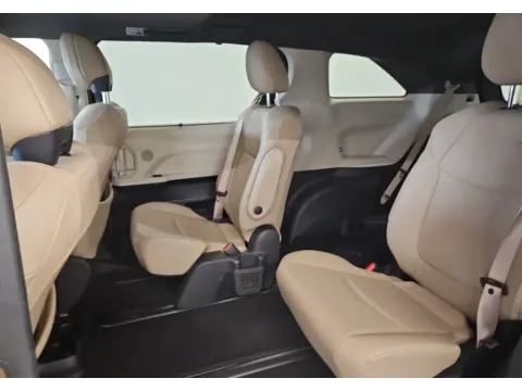 More photos of 2022 Toyota Sienna XLE at Clement Supercenter, MO