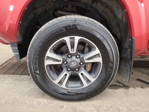 More photos of 2018 Toyota Tacoma TRD Sport at Clement Supercenter, MO