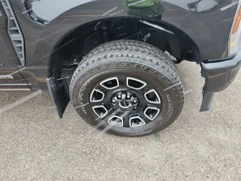 More photos of 2025 Ford F-250SD Platinum at Clement Supercenter, MO
