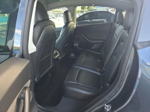 More photos of 2022 Tesla Model Y Long Range at Clement Supercenter, MO