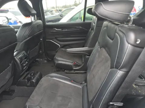 More photos of 2023 Jeep Grand Cherokee L Altitude at Clement Supercenter, MO