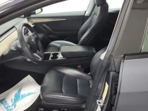 More photos of 2023 Tesla Model 3 at Clement Supercenter, MO