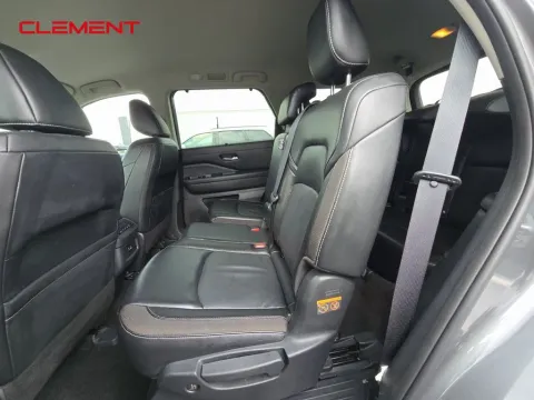 More photos of 2023 Nissan Pathfinder SL at Clement Supercenter, MO