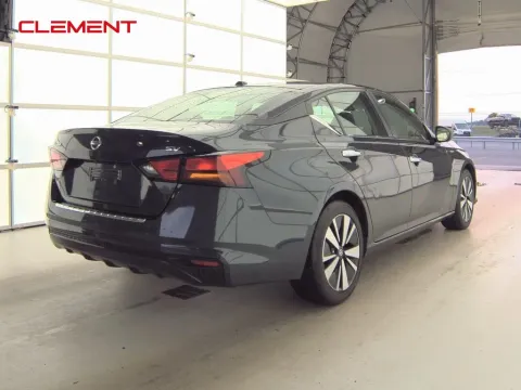 More photos of 2022 Nissan Altima 2.5 SV at Clement Supercenter, MO