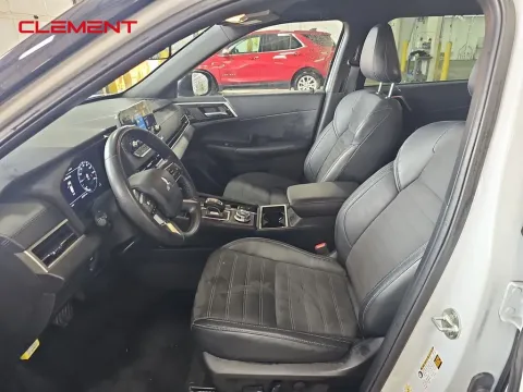 More photos of 2023 Mitsubishi Outlander SE at Clement Supercenter, MO