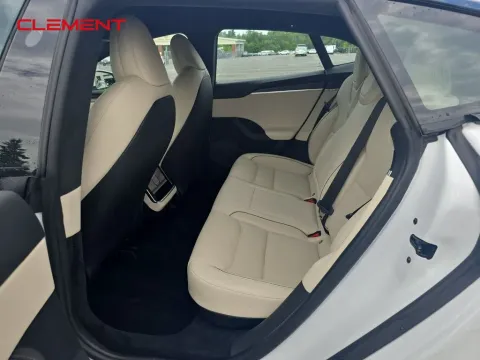 More photos of 2022 Tesla Model S Plaid at Clement Supercenter, MO
