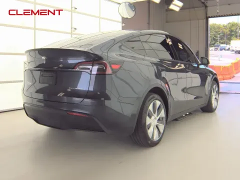 More photos of 2024 Tesla Model Y Long Range at Clement Supercenter, MO