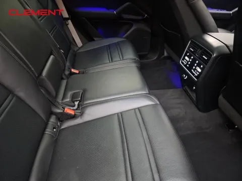 More photos of 2022 Porsche Cayenne at Clement Supercenter, MO