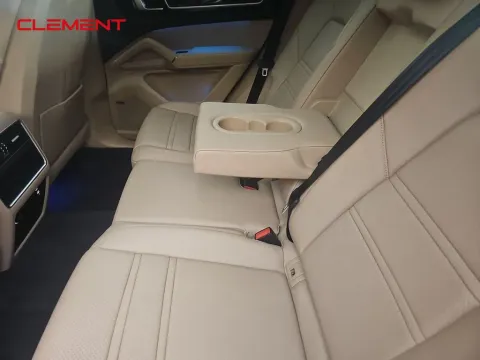More photos of 2020 Porsche Cayenne at Clement Supercenter, MO