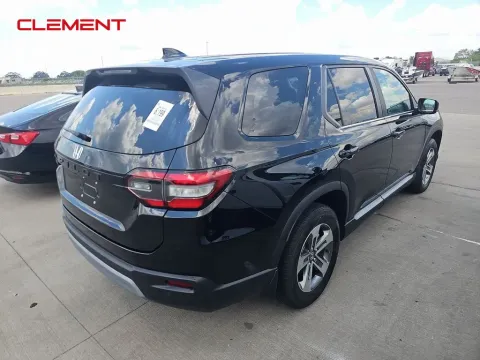 More photos of 2023 Honda Pilot EX-L at Clement Supercenter, MO