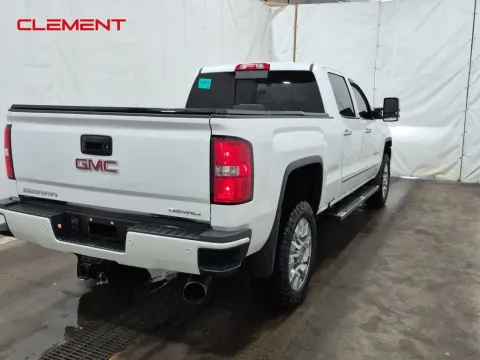 More photos of 2019 GMC Sierra 2500HD Denali at Clement Supercenter, MO