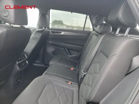 More photos of 2024 Volkswagen Atlas Cross Sport 2.0T SE w/Technology at Clement Supercenter, MO
